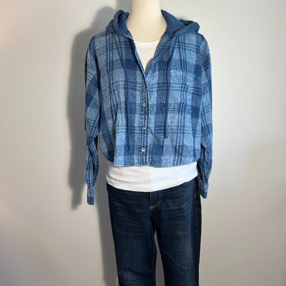 American Eagle Flannel Hoodie Cropped Size Medium